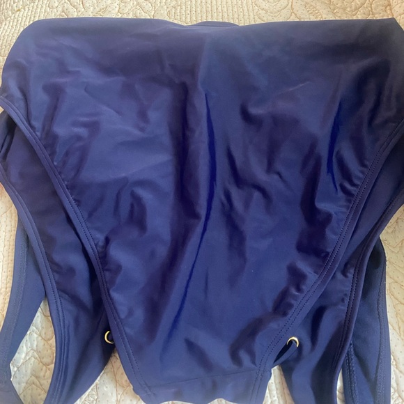 One-piece bathing suit - Picture 6 of 7